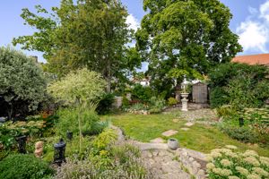 Gardens- click for photo gallery